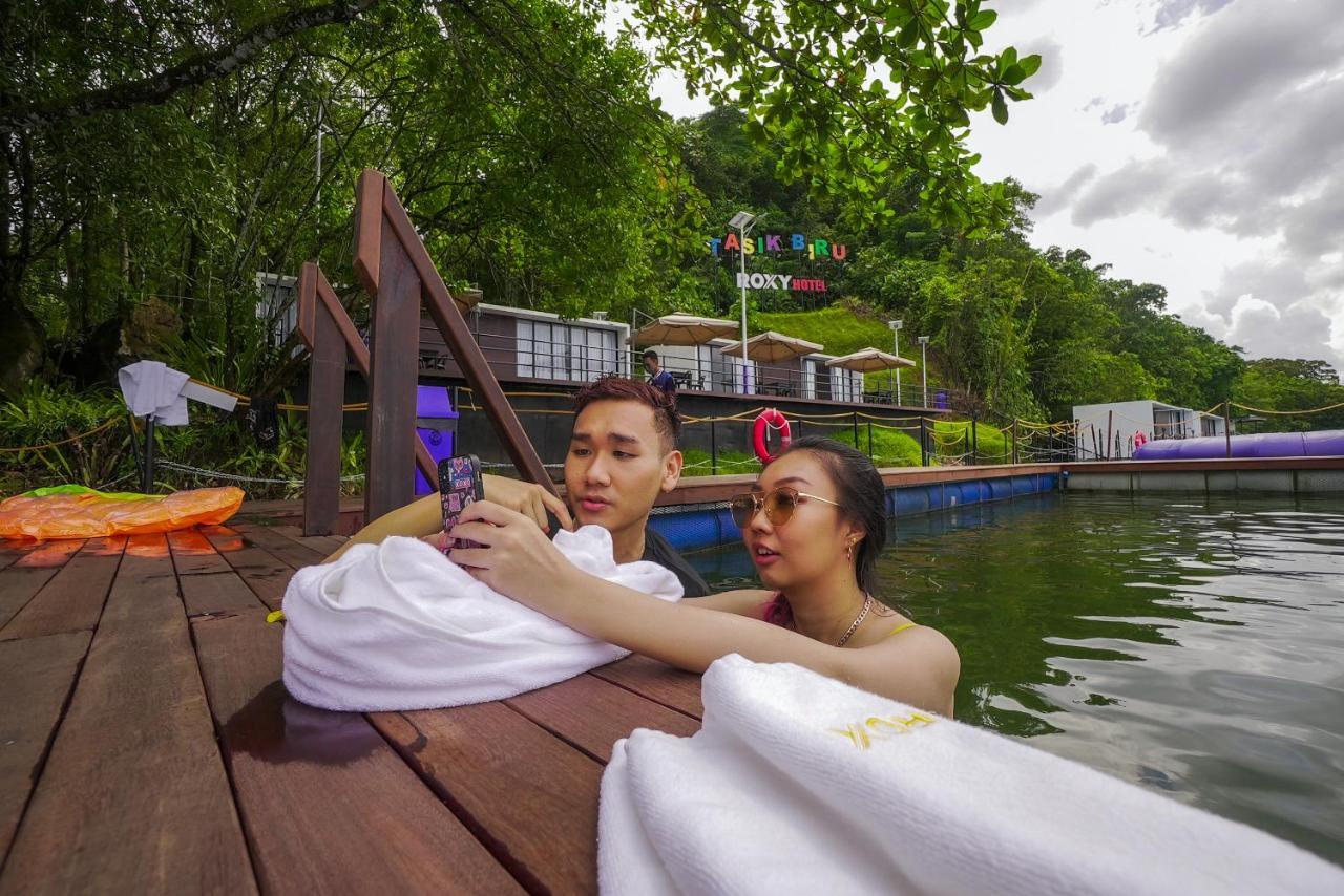 Roxy Tasik Biru Resort City Bau Екстериор снимка