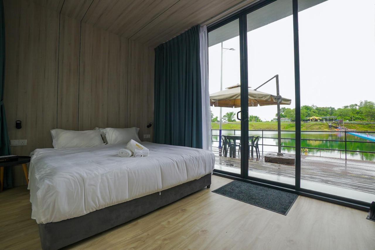 Roxy Tasik Biru Resort City Bau Екстериор снимка