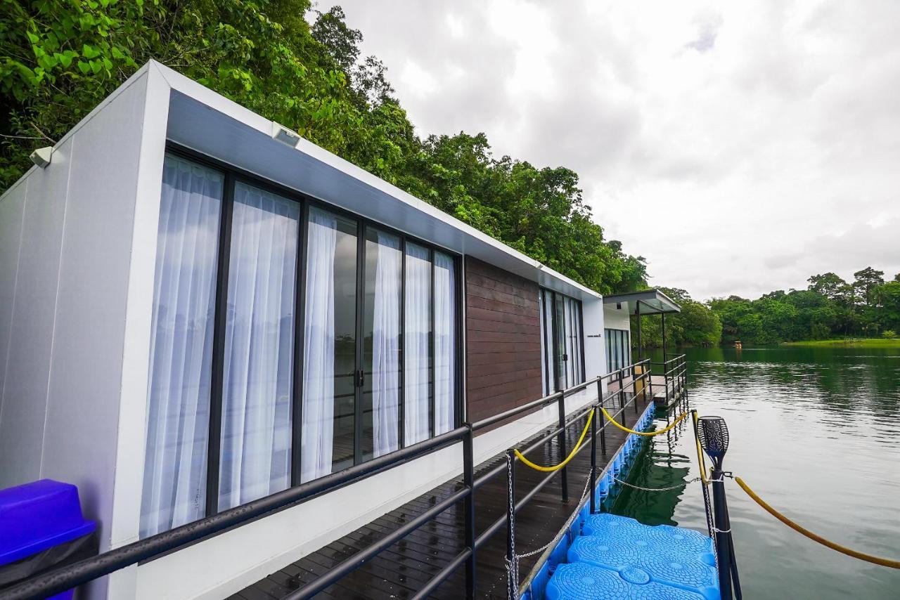 Roxy Tasik Biru Resort City Bau Екстериор снимка