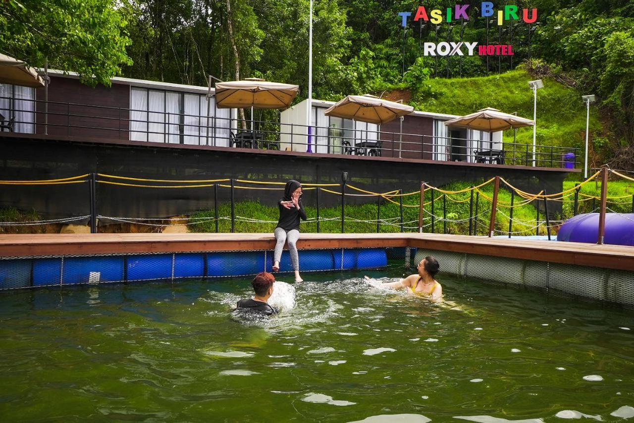 Roxy Tasik Biru Resort City Bau Екстериор снимка