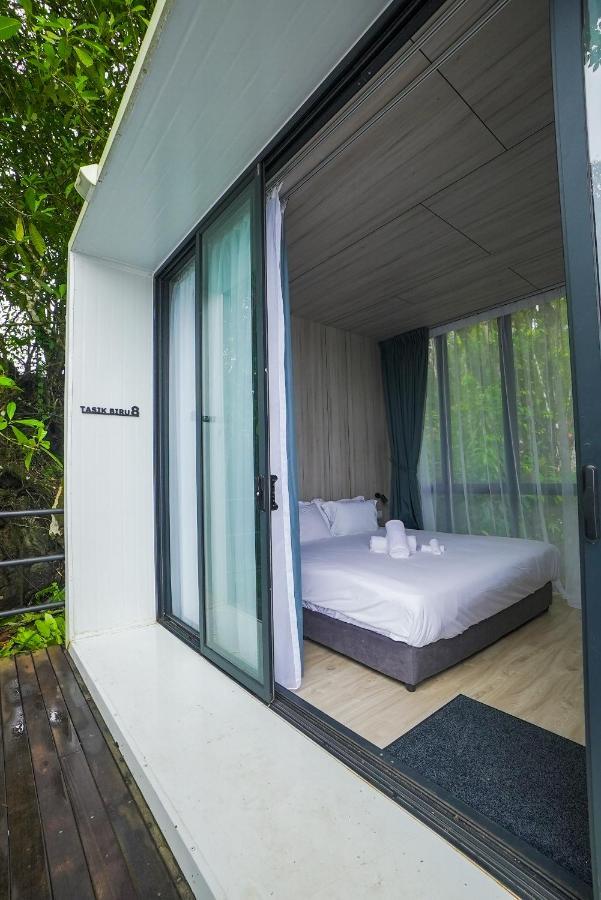 Roxy Tasik Biru Resort City Bau Екстериор снимка