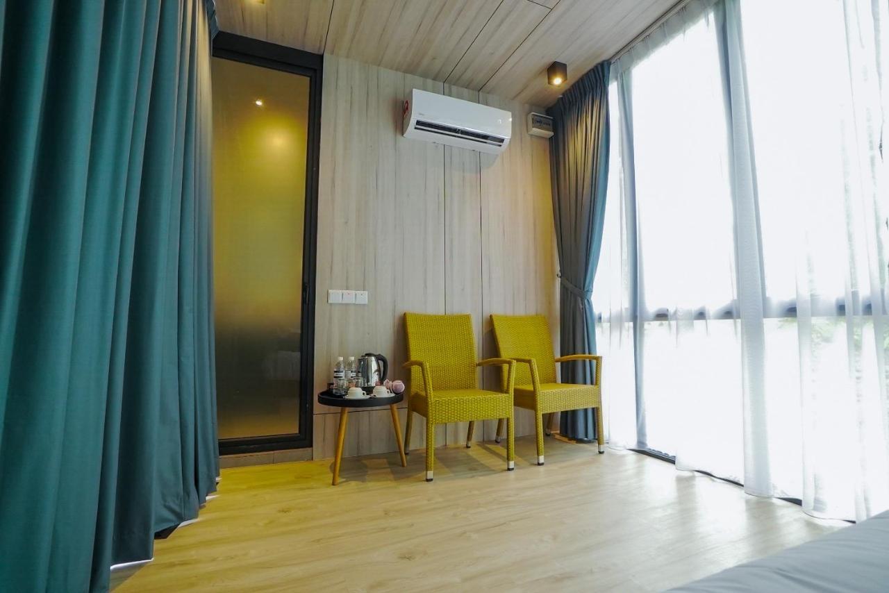 Roxy Tasik Biru Resort City Bau Екстериор снимка
