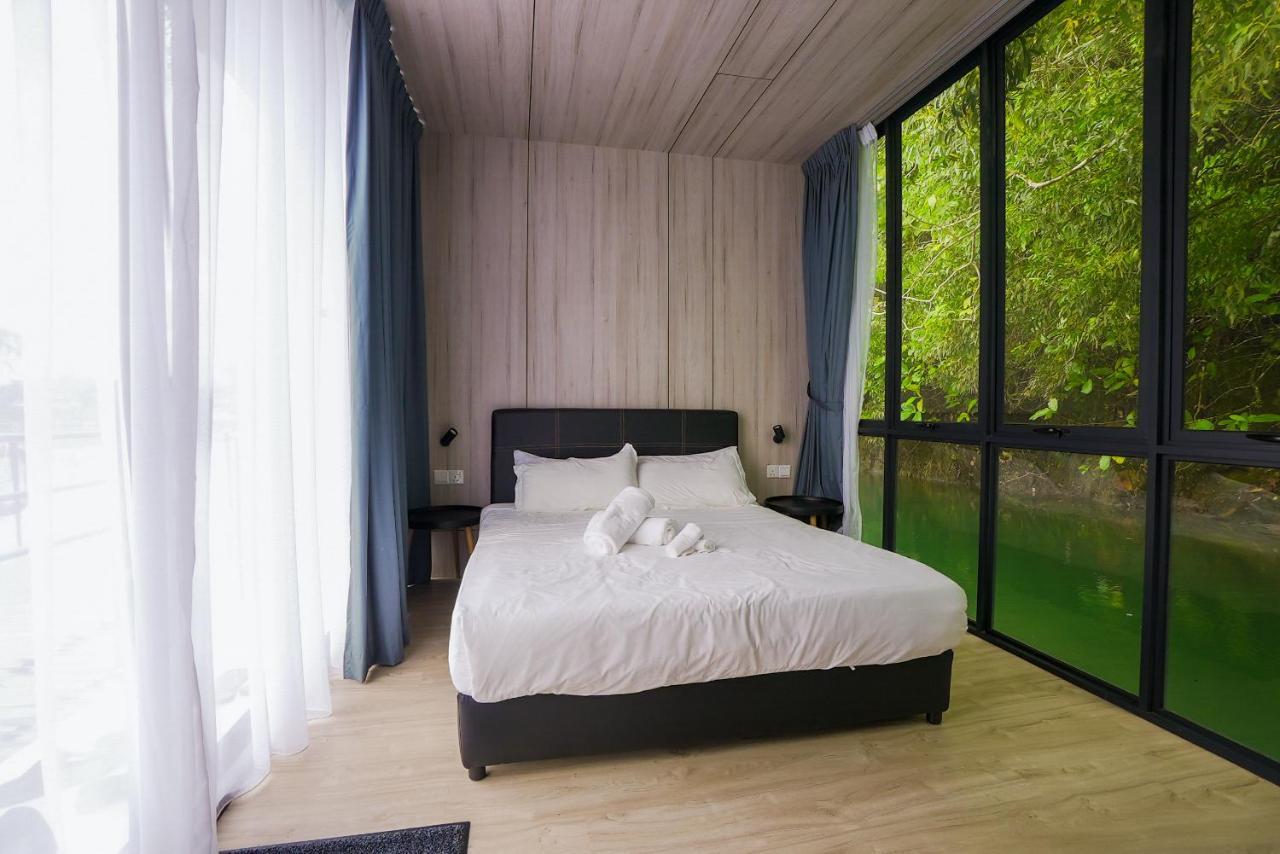 Roxy Tasik Biru Resort City Bau Екстериор снимка