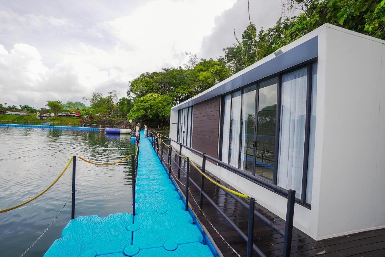 Roxy Tasik Biru Resort City Bau Екстериор снимка