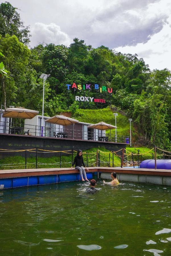 Roxy Tasik Biru Resort City Bau Екстериор снимка