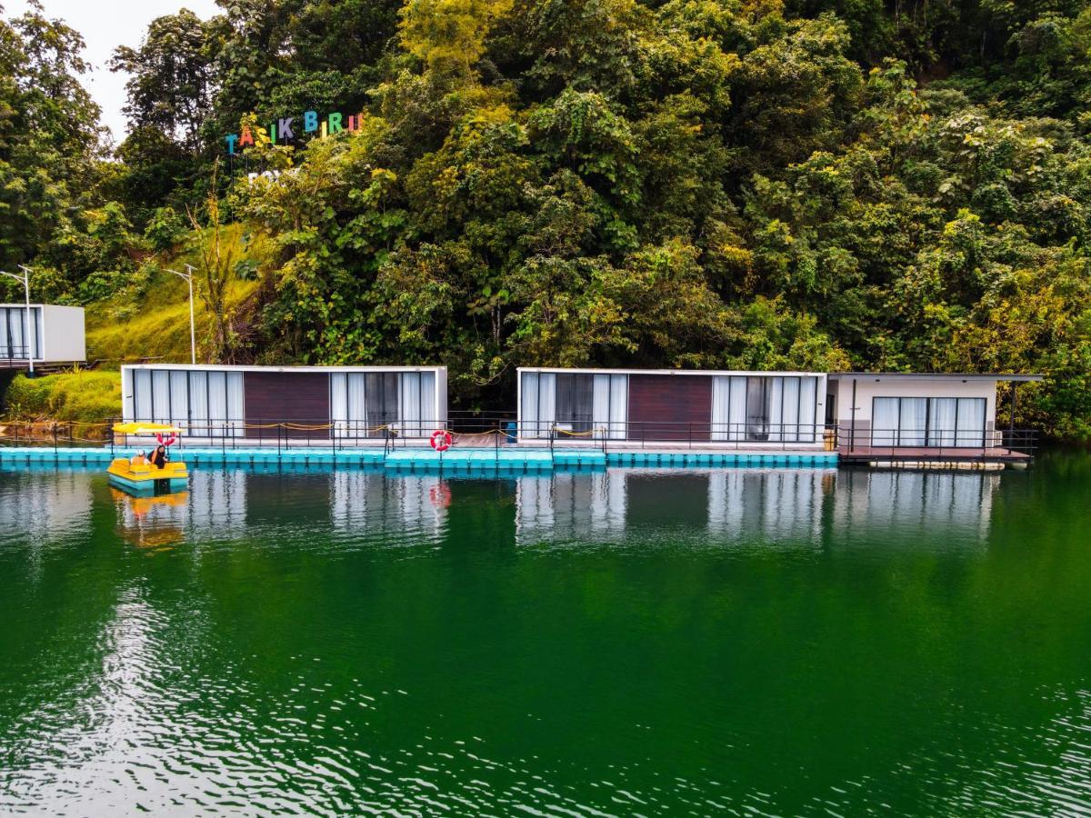 Roxy Tasik Biru Resort City Bau Екстериор снимка