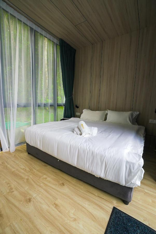 Roxy Tasik Biru Resort City Bau Екстериор снимка