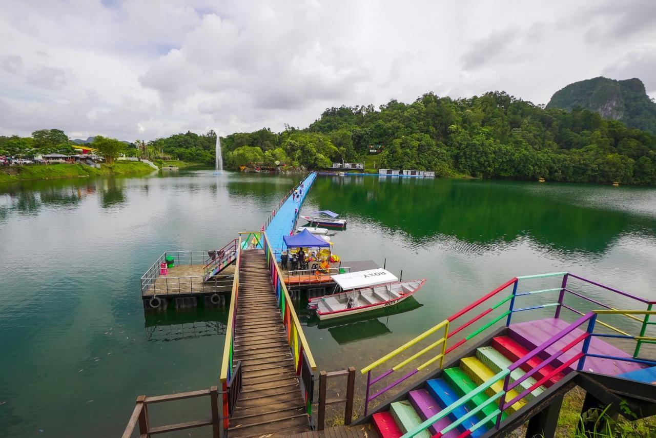 Roxy Tasik Biru Resort City Bau Екстериор снимка