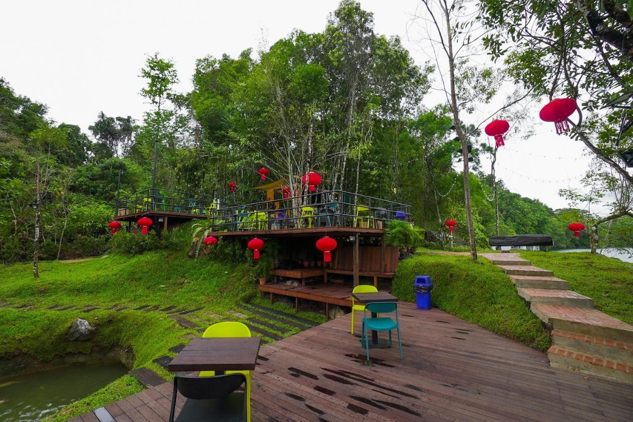 Roxy Tasik Biru Resort City Bau Екстериор снимка