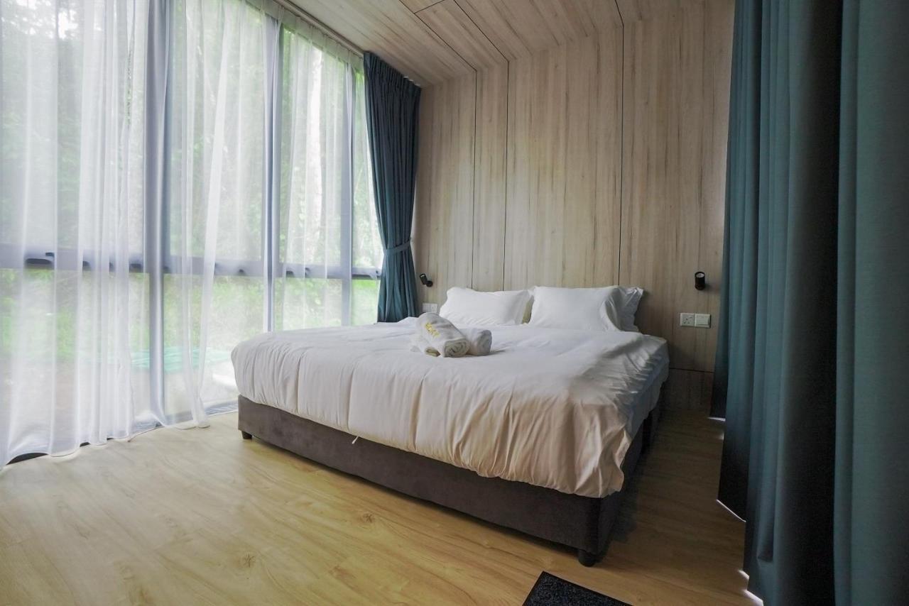 Roxy Tasik Biru Resort City Bau Екстериор снимка