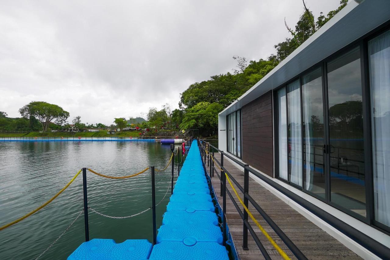 Roxy Tasik Biru Resort City Bau Екстериор снимка