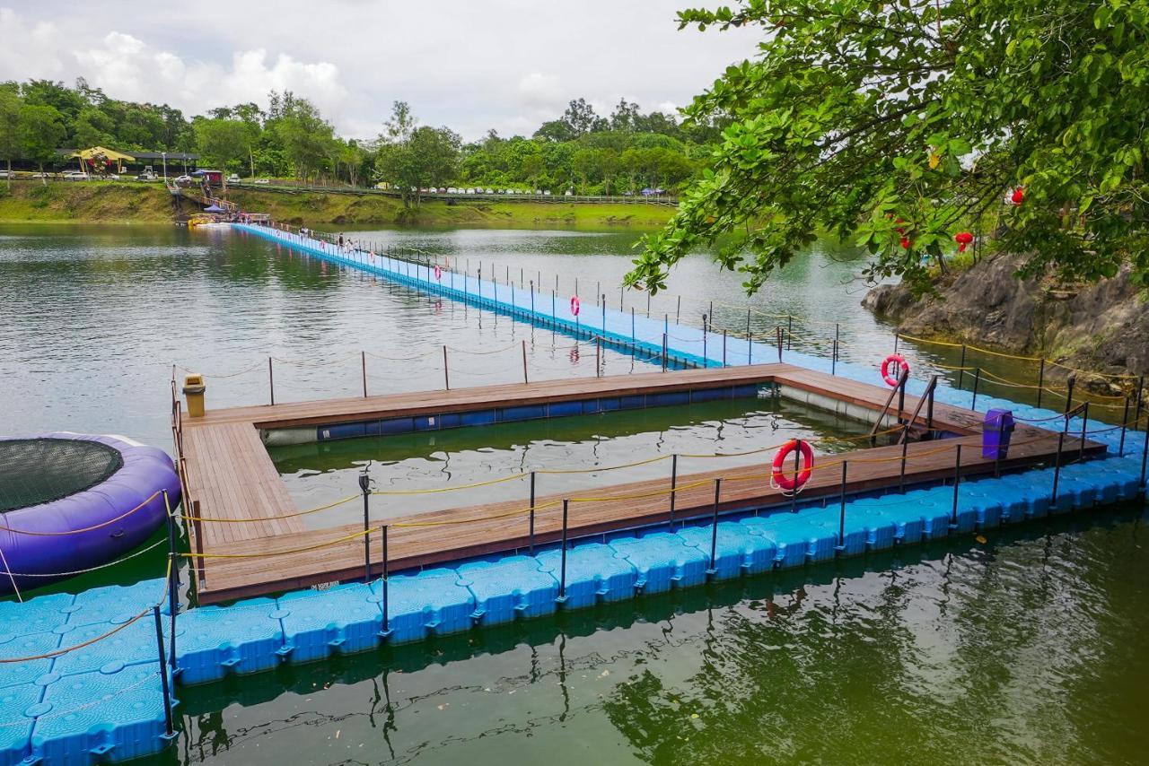 Roxy Tasik Biru Resort City Bau Екстериор снимка