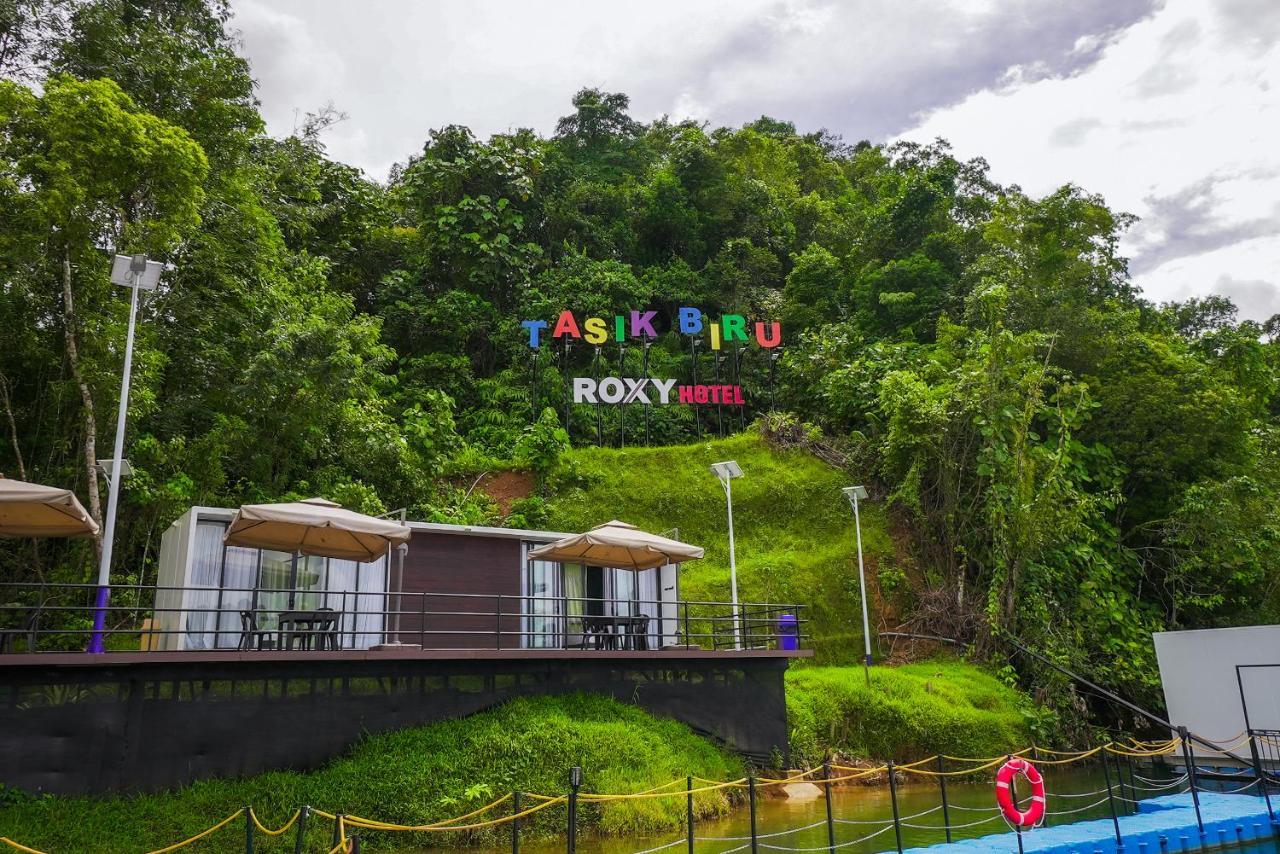 Roxy Tasik Biru Resort City Bau Екстериор снимка