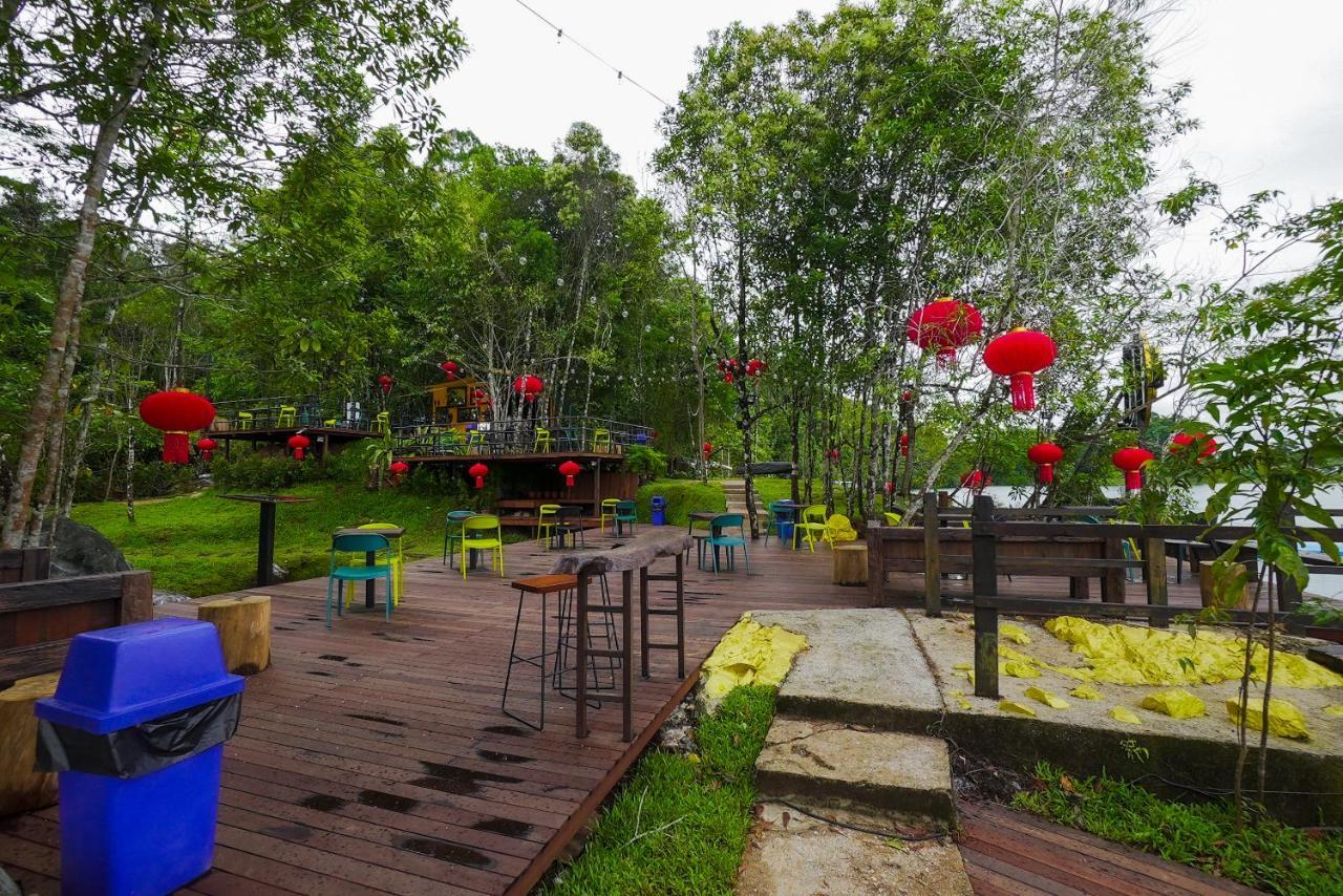 Roxy Tasik Biru Resort City Bau Екстериор снимка
