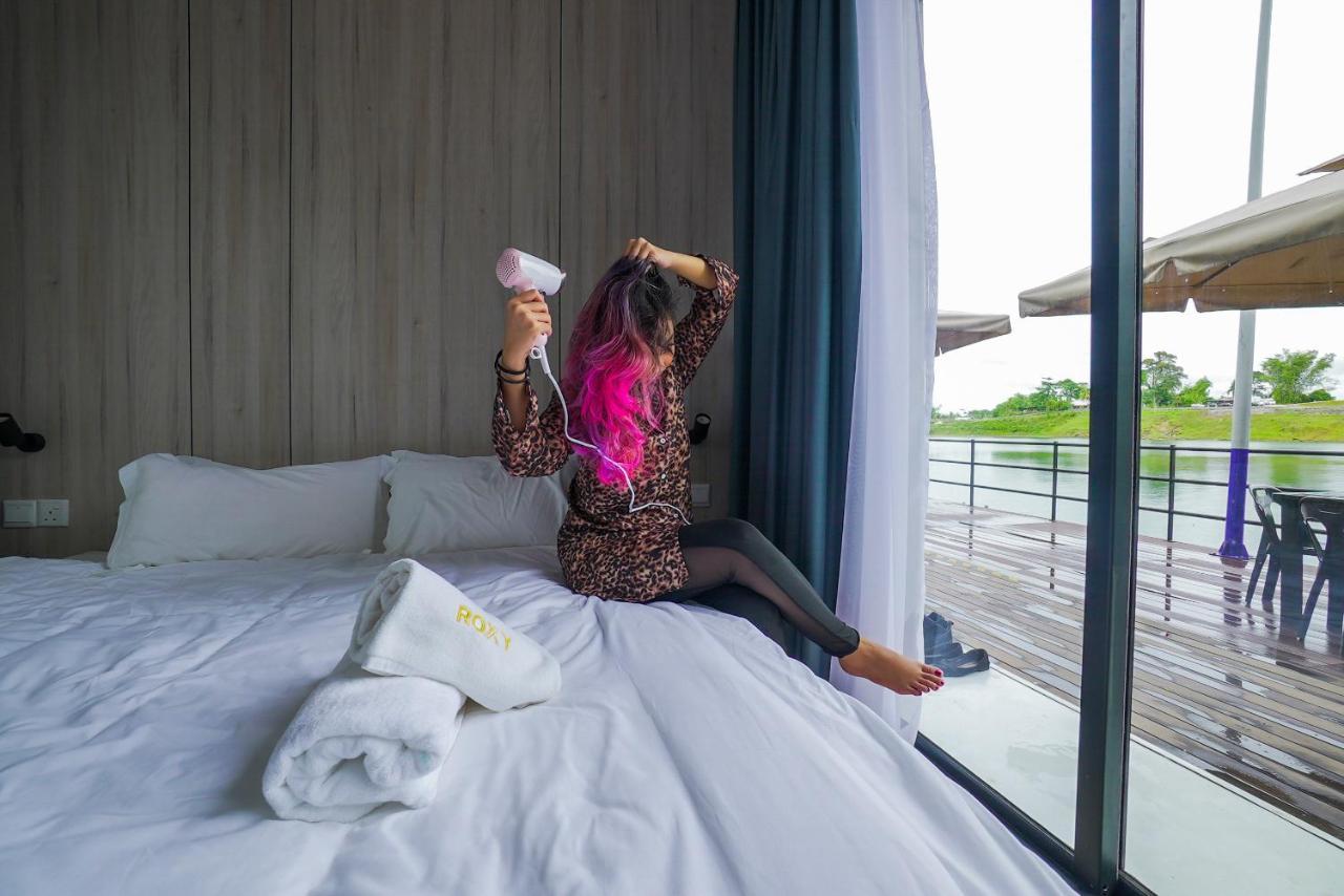 Roxy Tasik Biru Resort City Bau Екстериор снимка